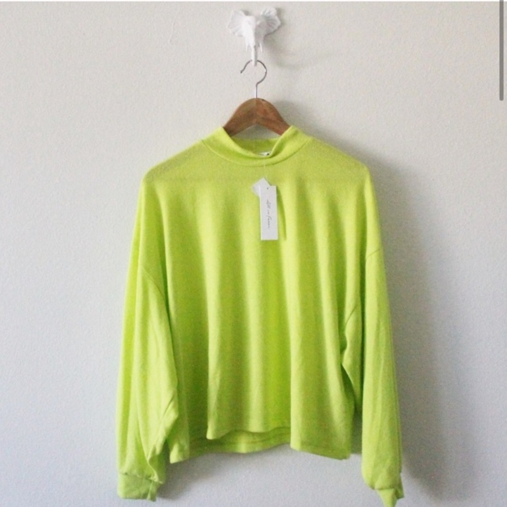 💚💚💚NWT All in Favor Neon Balloon Sleeve Sweater 2179